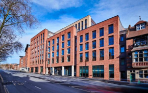 Modern Ensuite Bedrooms with Shared Kitchen at York House in Nottingham for Students Only